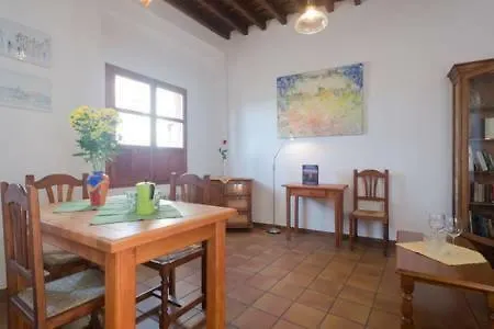 Spacious Sunny And Quiet Albayzin Apartment Granada